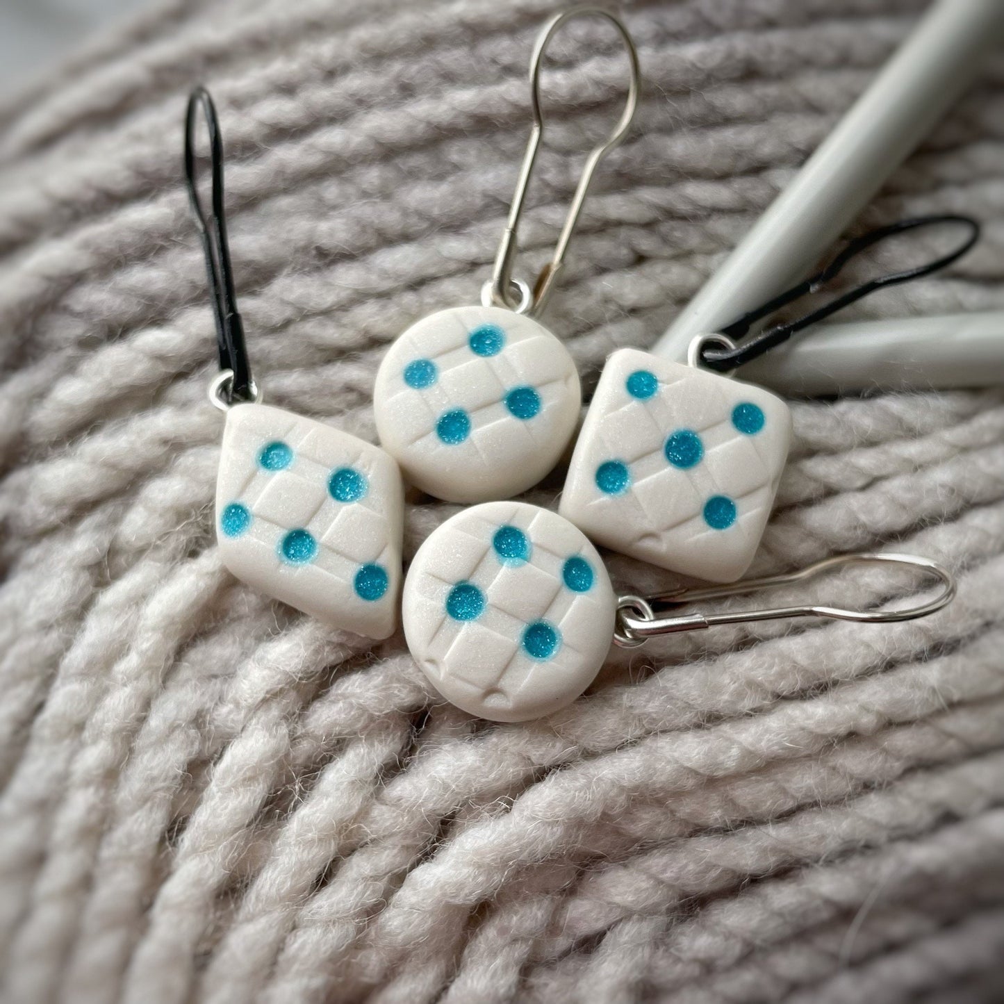 White with Teal Dots with Various Sizes Stitch Markers | Silver and Black Hooks | Set of 4 - ~10mm